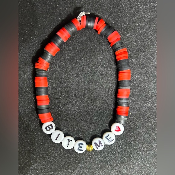 Bite Me (Vamp) Heishi Bracelet - Picture 4 of 6